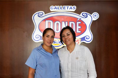 Alejandra Torres Diaz Gerente de innovacion y aseguramiento de calidad en Productos de Harina S.A. de C.V. y Neith Aracely Pacheco Lopez investigadora de la unidad Sureste del Ciatej 2