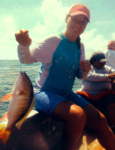 Ana Crisol Mendez pesca en Punta Allenrec