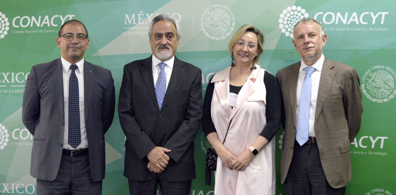 Dr.-Miguel-Adolfo-Guajardo-(Conacyt),-Dr.-Arturo-Menchaca-Rocha-(CCC),-Mtro.-Jorge-Vilegas-(Presidencia-de-la-República),-Dra.-María-Ángela-Nieto,-galardonada.png