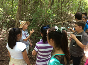 Visita de ninos al Jardin Botanico Regional